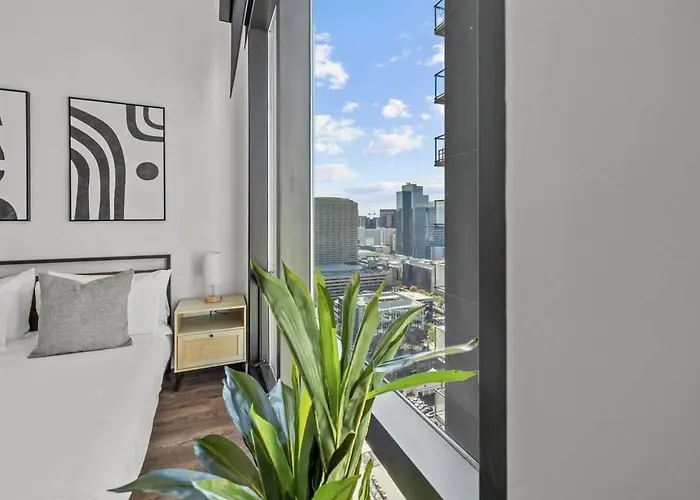 Apartment Boulevard Modern Highrise Stu Sky Pool Parking Gym 13 *