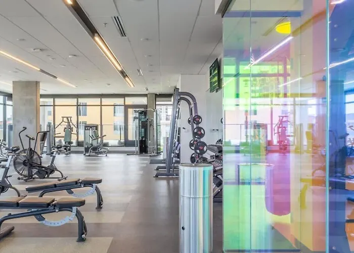 Boulevard Modern Highrise Stu Sky Pool Parking Gym 13 *