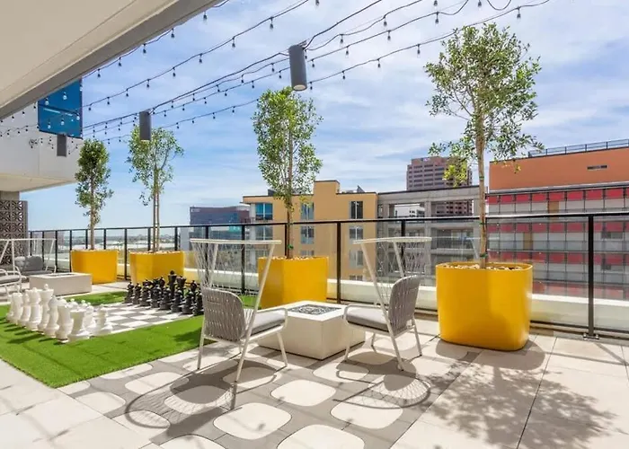 Apartment Boulevard Modern Highrise Stu Sky Pool Parking Gym 13 *