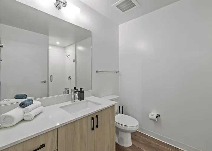 Apartment Boulevard Modern Highrise Stu Sky Pool Parking Gym 13