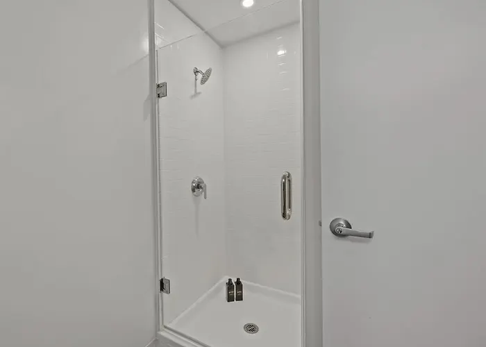 Boulevard Modern Highrise Stu Sky Pool Parking Gym 13