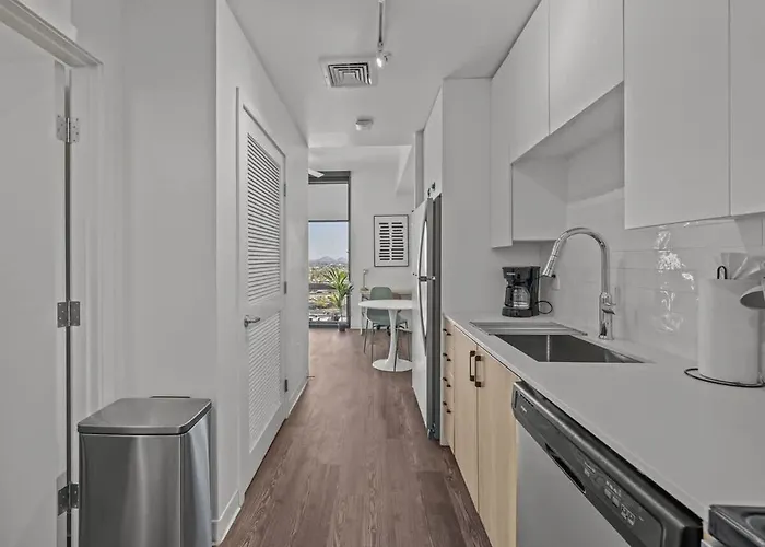 Boulevard Modern Highrise Stu Sky Pool Parking Gym 13 Apartment Phoenix