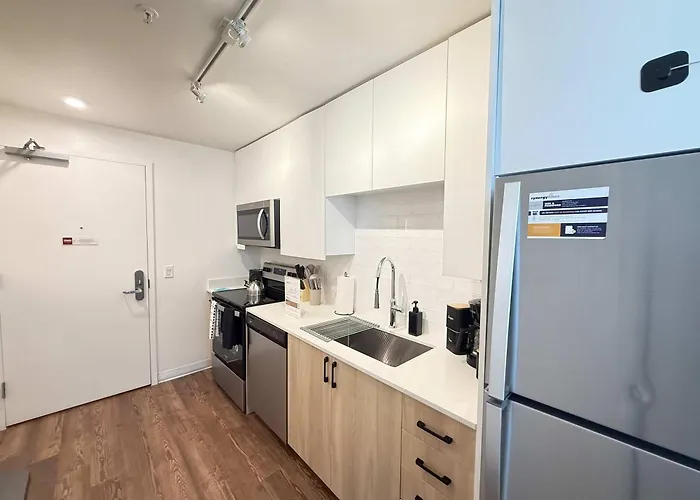 Apartment Boulevard Modern Highrise Stu Sky Pool Parking Gym 13