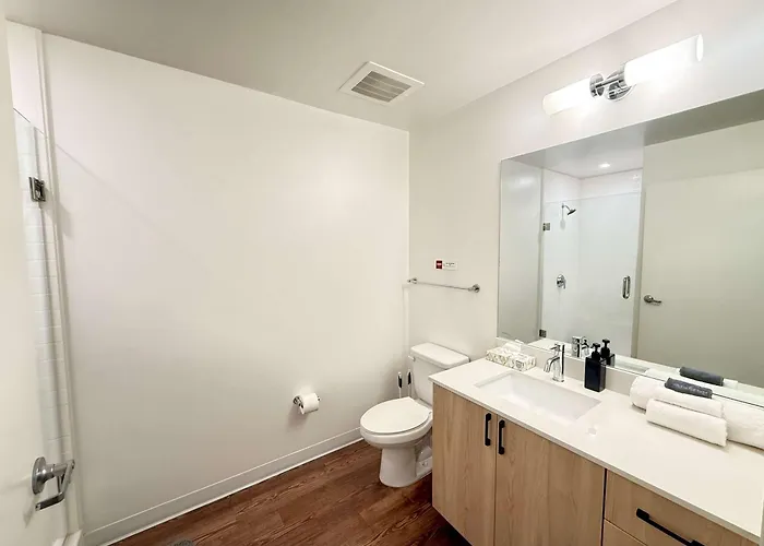Boulevard Modern Highrise Stu Sky Pool Parking Gym 13